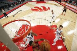 AYXapp下载-猛龙客场遭遇溜马绝杀，险胜对手！