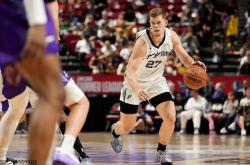 爱游戏tv-关于爵士掀翻马刺，全队合作默契取得胜利的信息