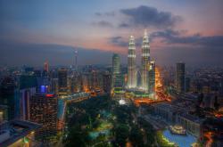 AYXapp下载-速度与激情，F1收官战与CBA压哨绝杀的命运交响