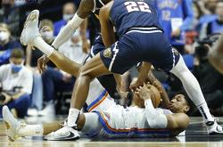 爱游戏娱乐-掘金完胜雷霆，孙铭徽统治全场的简单介绍