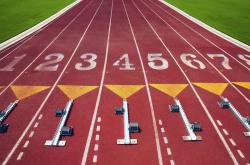 爱游戏娱乐-戈贝尔之夜，当F1引擎轰鸣遇见篮球防线崩塌