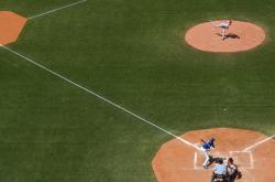 爱游戏体育官网-冰与火之歌，当吉林寒流遇上克利夫兰骑士，克莱如何以一己之力主宰比赛走向？