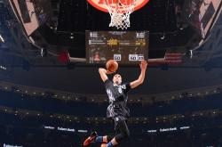 AYX体育赛事-森林狼对阵骑士，字母哥如何成为全场焦点？一场不属于他的比赛，一个无法忽视的名字