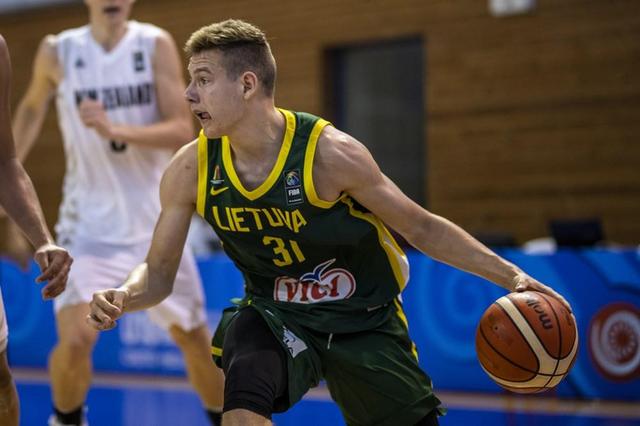 立陶宛队在比赛中战胜对手,实现晋级 立陶宛队在比赛中战胜对手,实现晋级