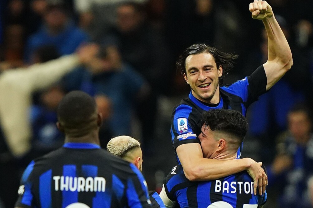 包含马德里竞技遭遇意外失利，积分领先被缩小的词条