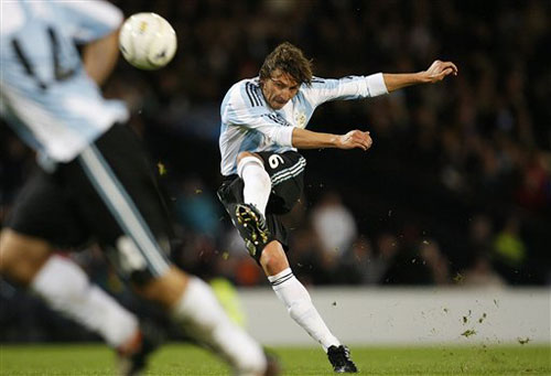 包含不来梅队长任意球绝杀，率队夺取关键胜利的词条