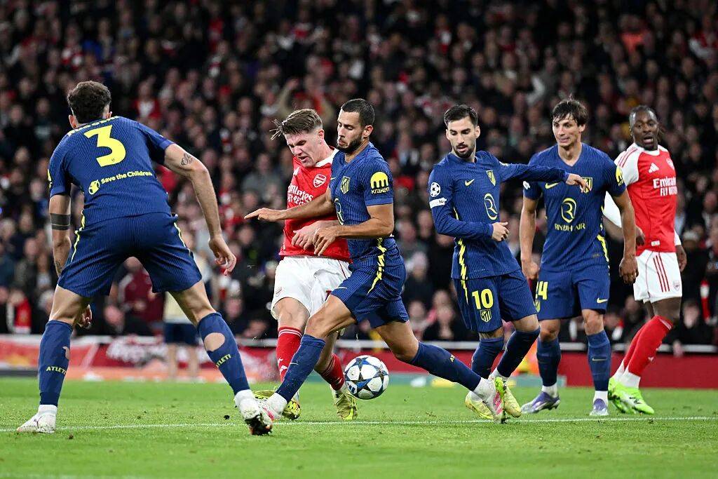 包含马德里竞技不敌对手，晋级岌岌可危的词条