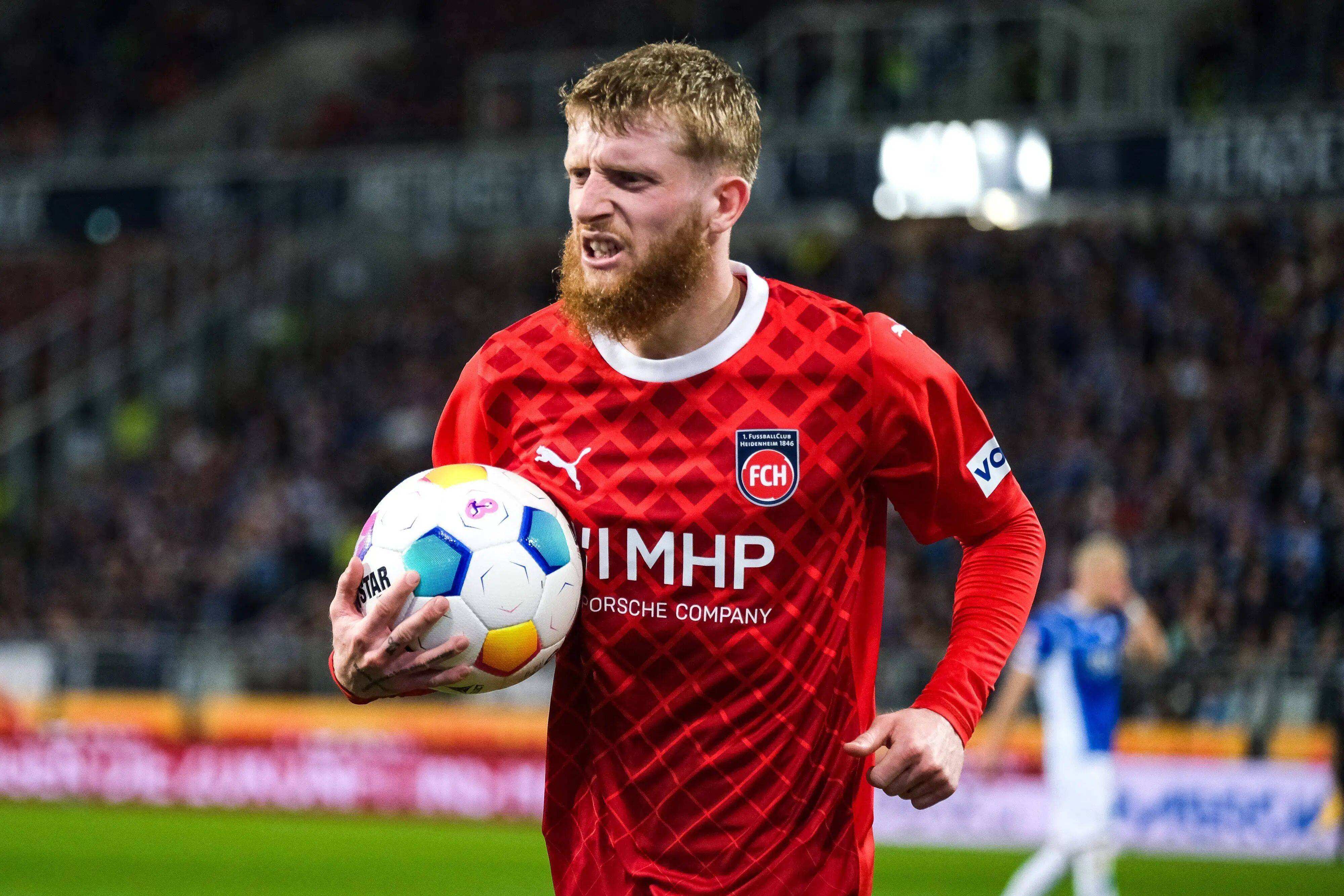 汉堡球队取得主场胜利，全队雀跃欢庆！的简单介绍