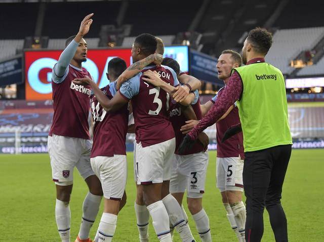 包含埃弗顿主场保持不败，继续向欧战逼近的词条