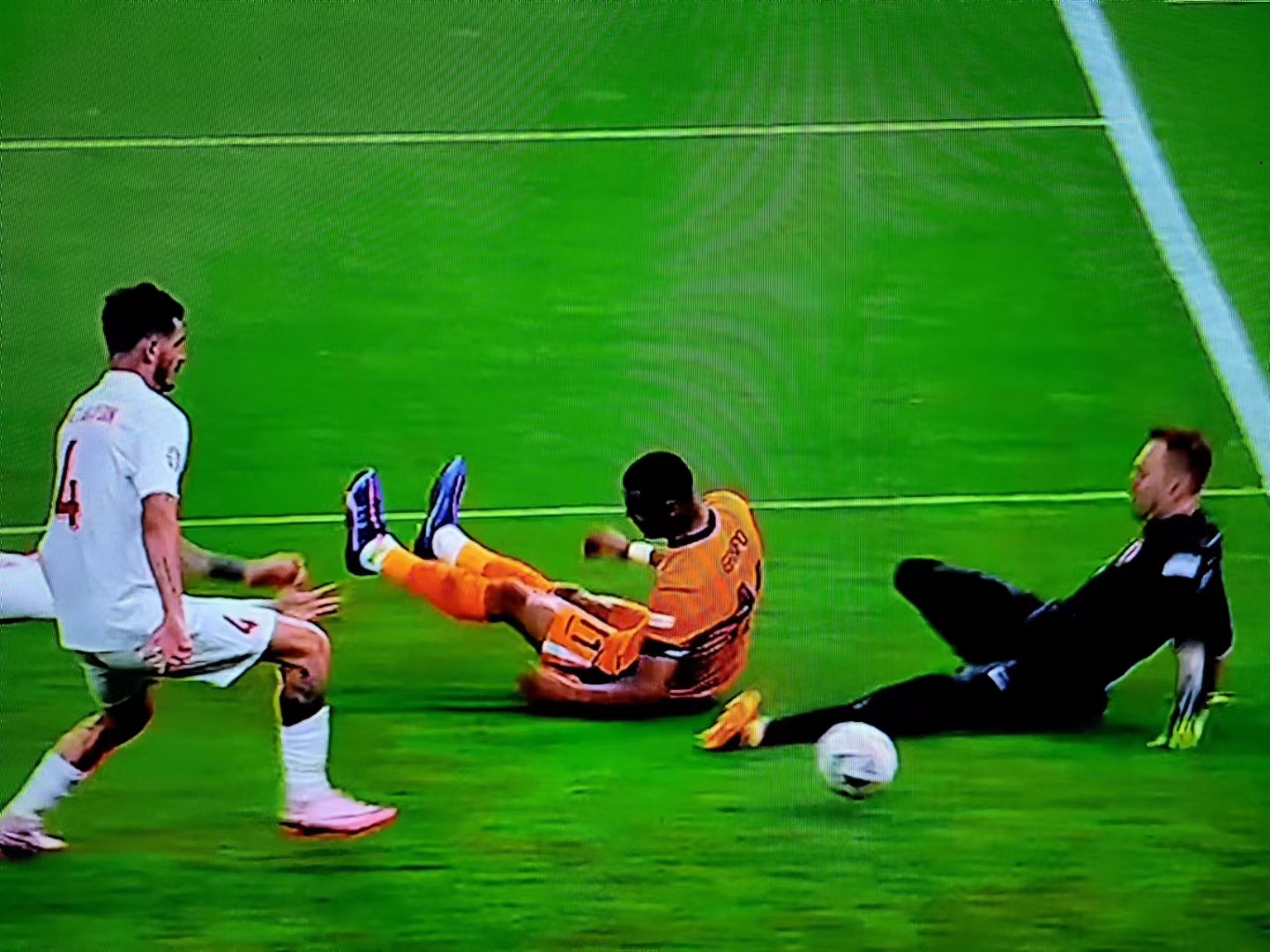 奥格斯堡在国内足球比赛中击败对手