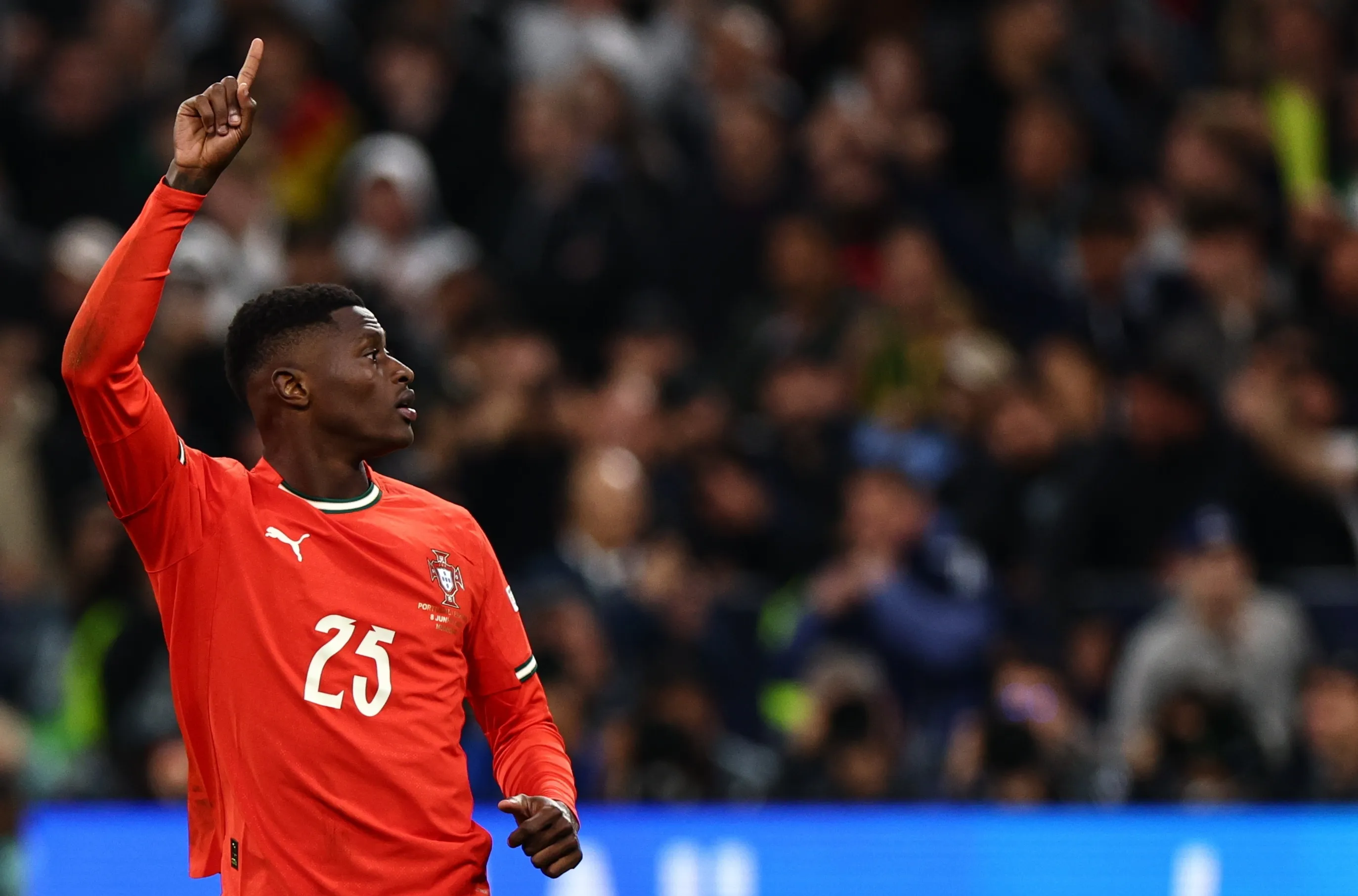 效力亚冠球队的球星表现出色