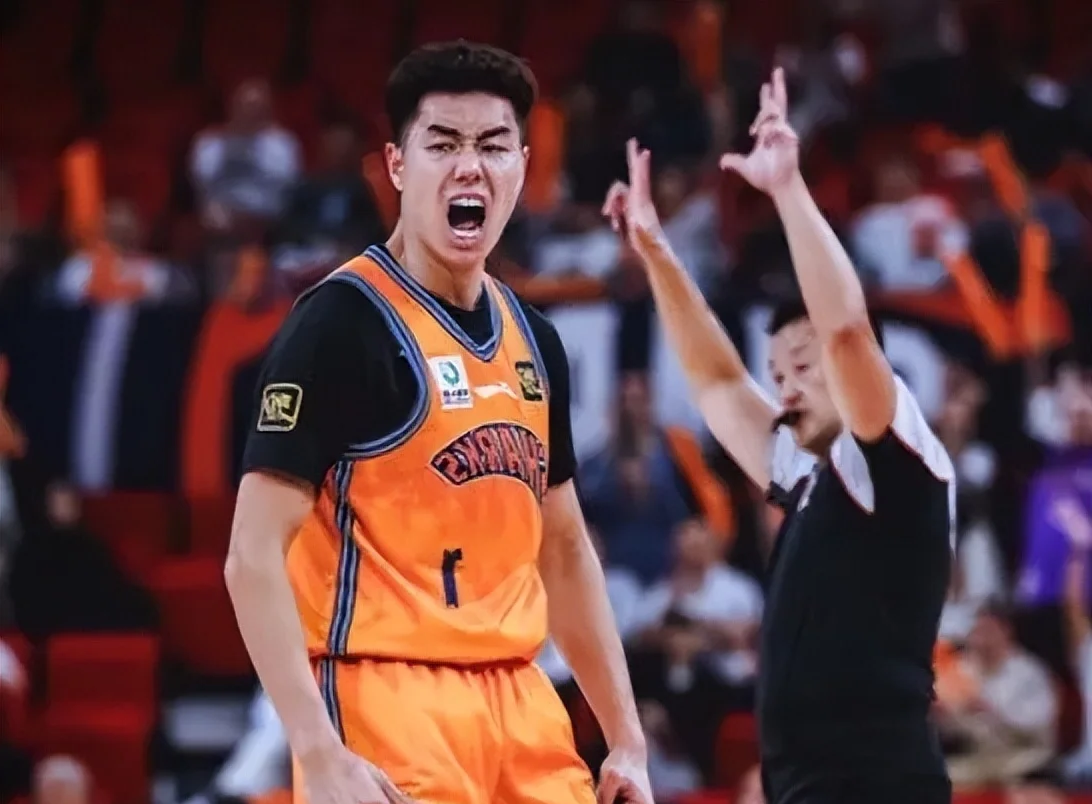 关于上海男篮凭借团队合作力夺得关键胜利的信息 关于上海男篮凭借团队合作力夺得关键胜利的信息