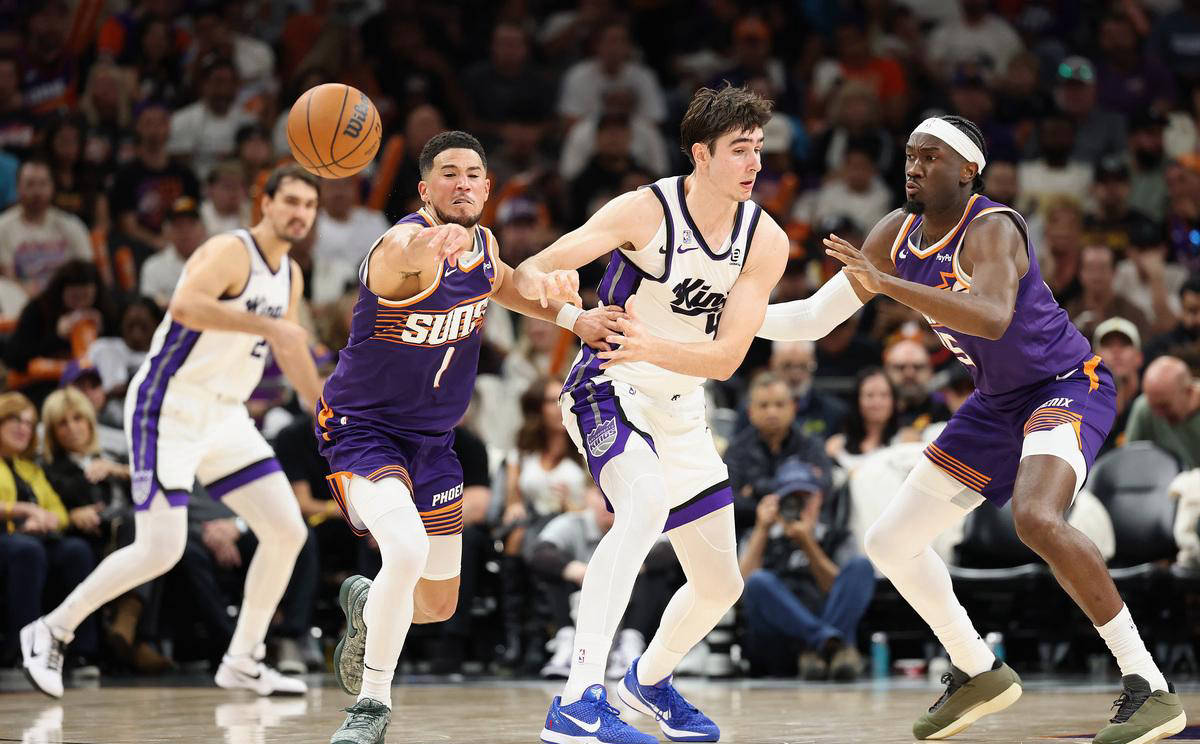 雄鹿战胜独行侠，客场取得连胜