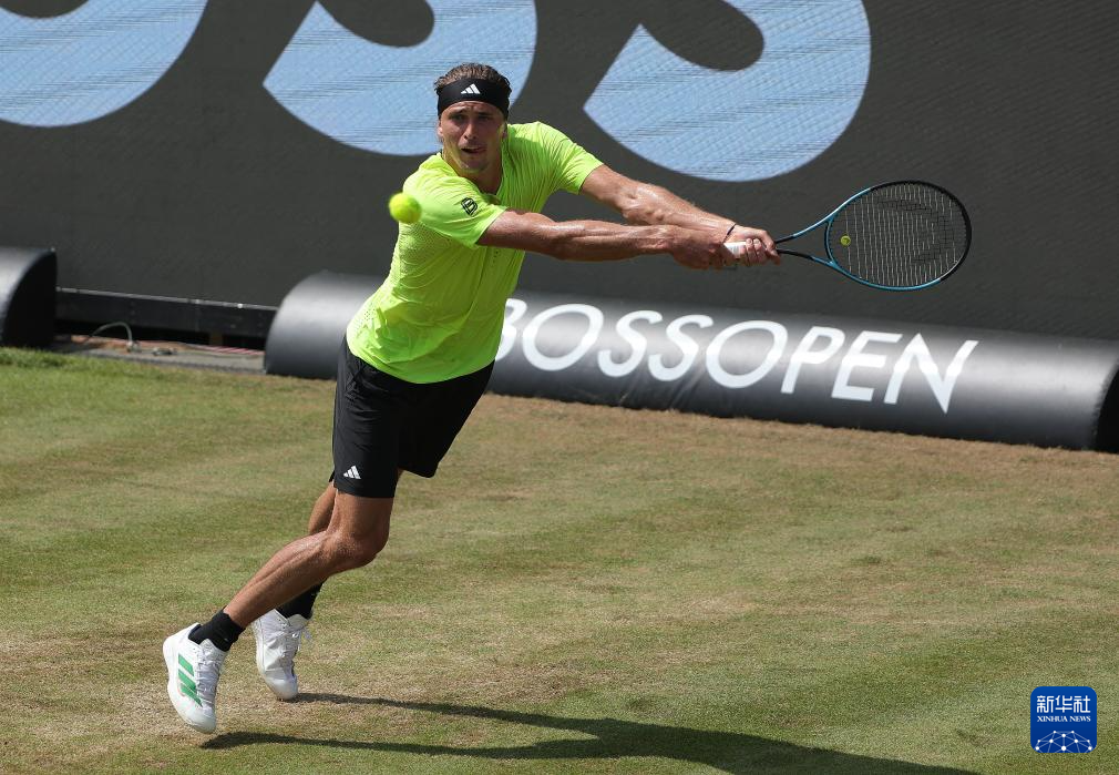 关于西班牙网球队爆冷意大利网球队，兹维列夫统治全场的信息