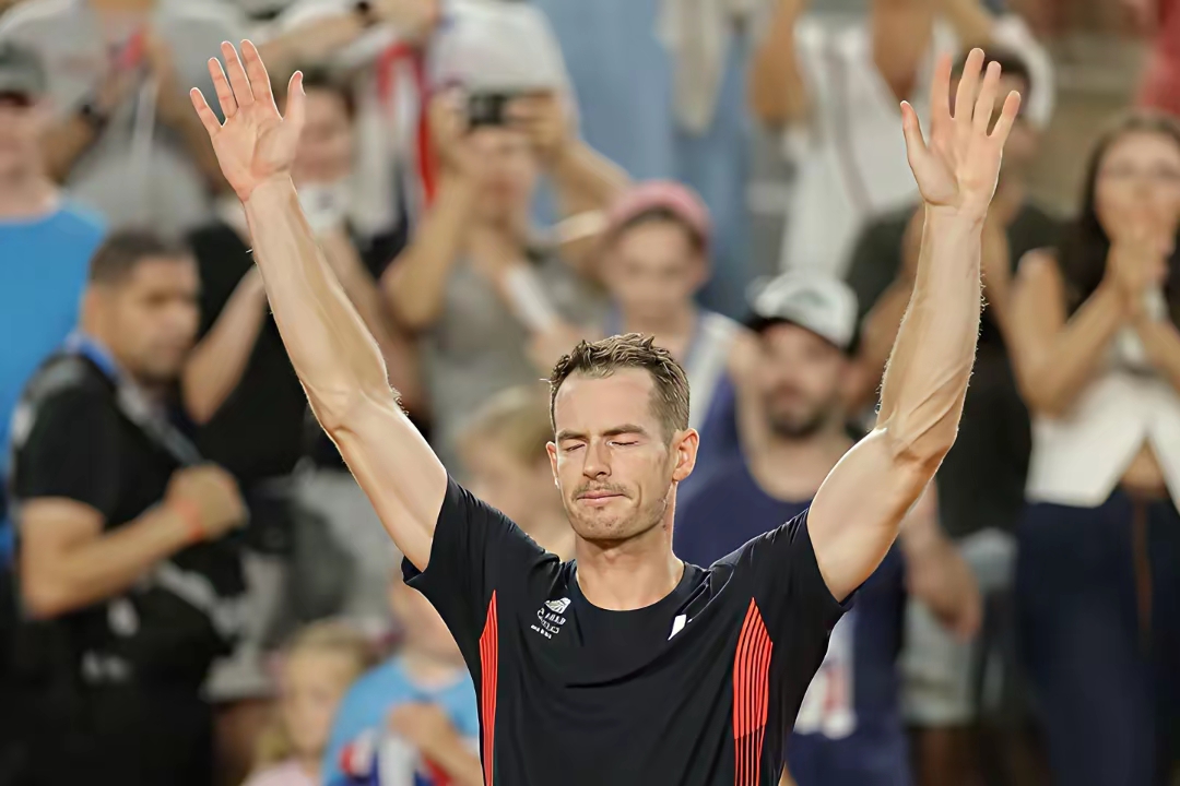 包含美国网球队轻取澳大利亚网球队，穆雷送出助攻的词条