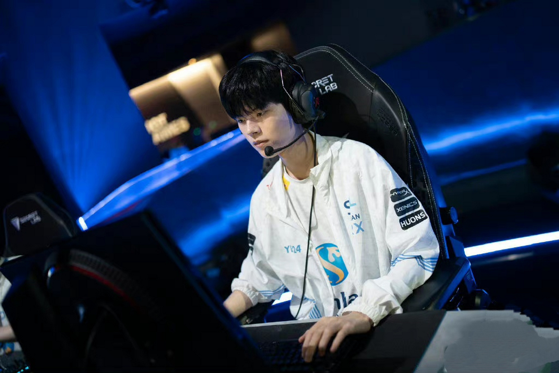 包含V5强势Excel，Deft三分雨点燃全场的词条