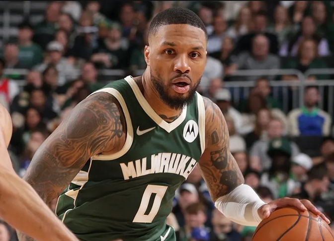 关于勇士险胜76人，利拉德刷新纪录的信息