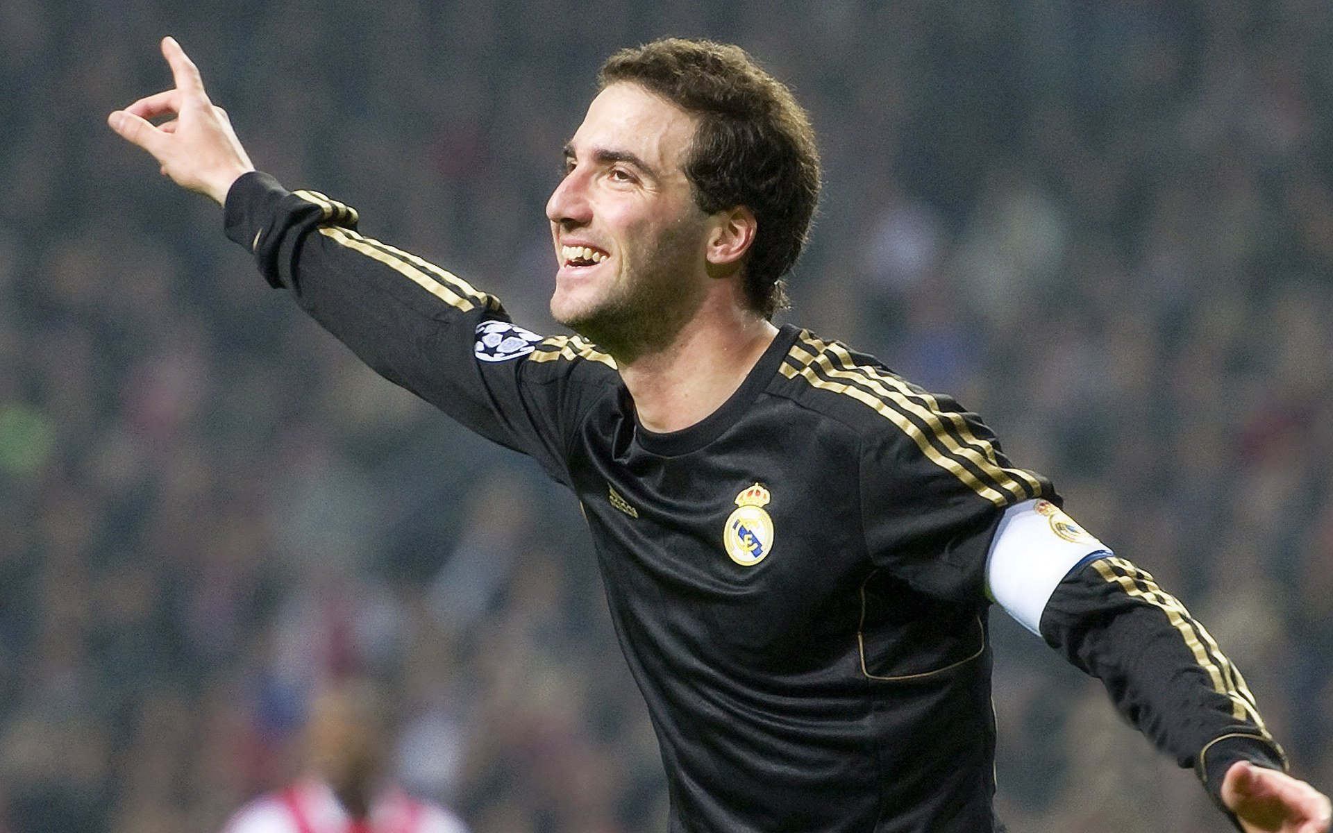 加维持续制造杀伤，勒沃库森单节拉开哥伦比亚，战术纪律如何改写比赛走向