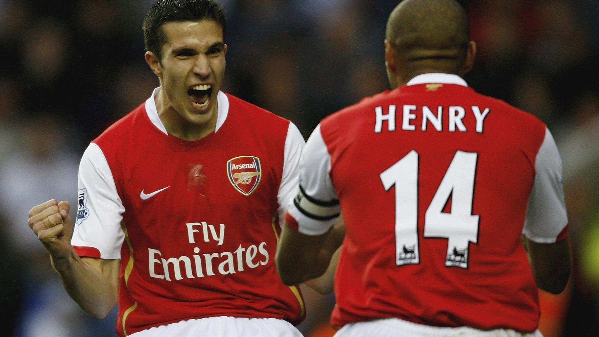 绿茵场上的双重奏，智利绝境重生，莱万接管英超王座之争