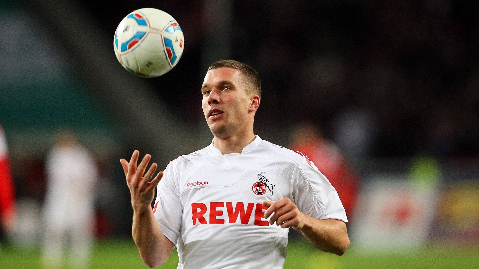 欧冠半决赛之夜，哈登比赛走势一手掌控，跨界掌控者的双重舞台